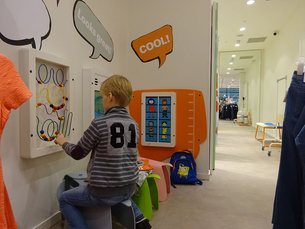 IKC play corner for children at C&A clothing store